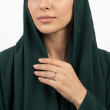 خاتم ذهب عيار 18 بفصوص أبيض كبير في المنتصف