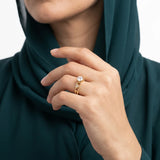 دبلة ذهب عيار 18 بفص دائري كبير