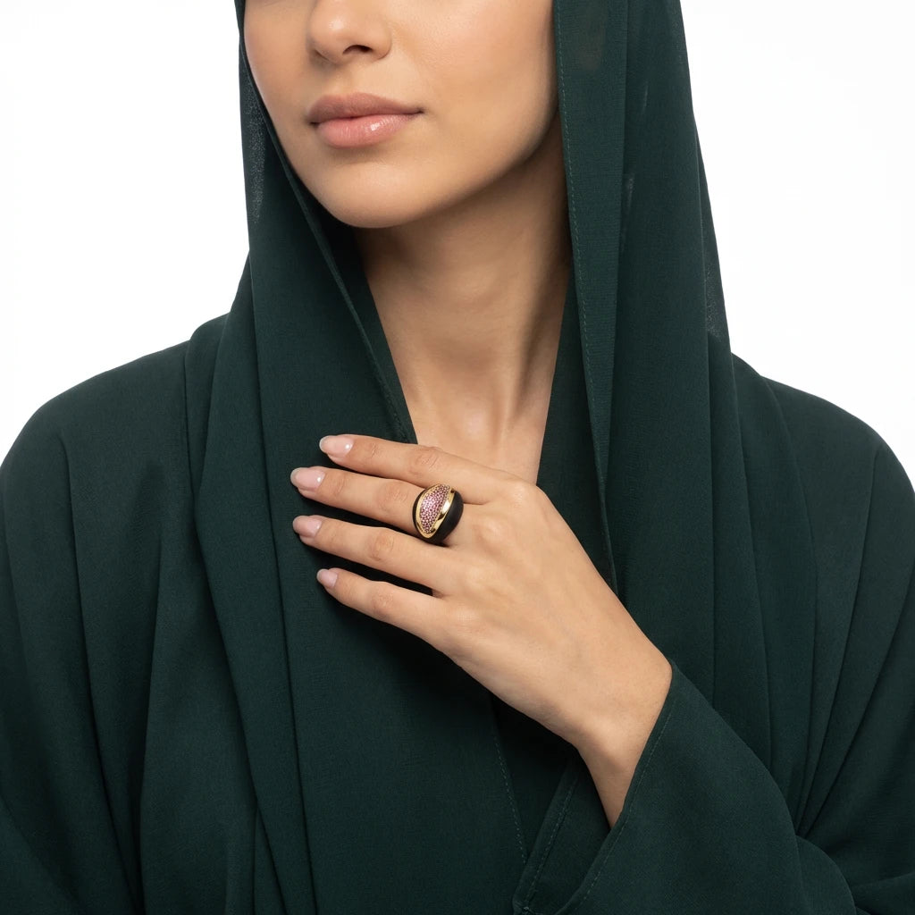 خاتم ذهب عيار 18 بتصميم مزخرف