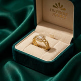 18K Gold Ring with Sparkling Stone Design