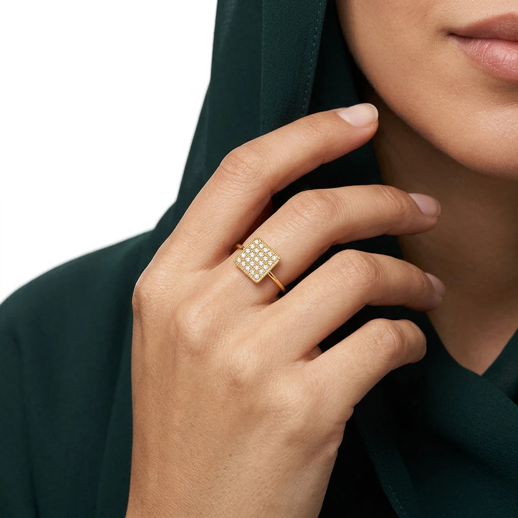 18K Gold Ring with Square Design In White