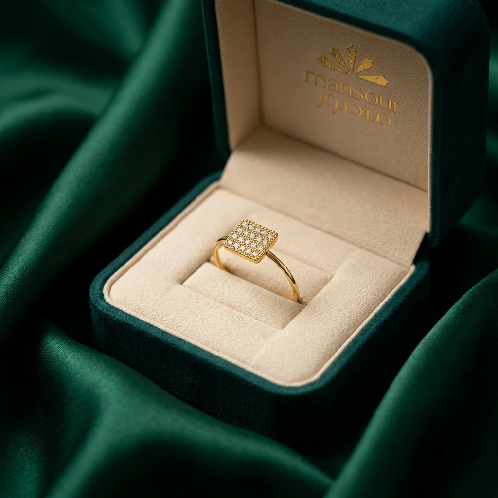 18K Gold Ring with Square Design In White