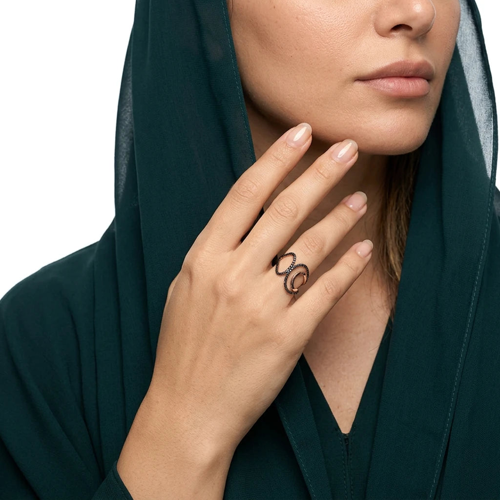 خاتم ذهب عيار 18 بتصميم أسود