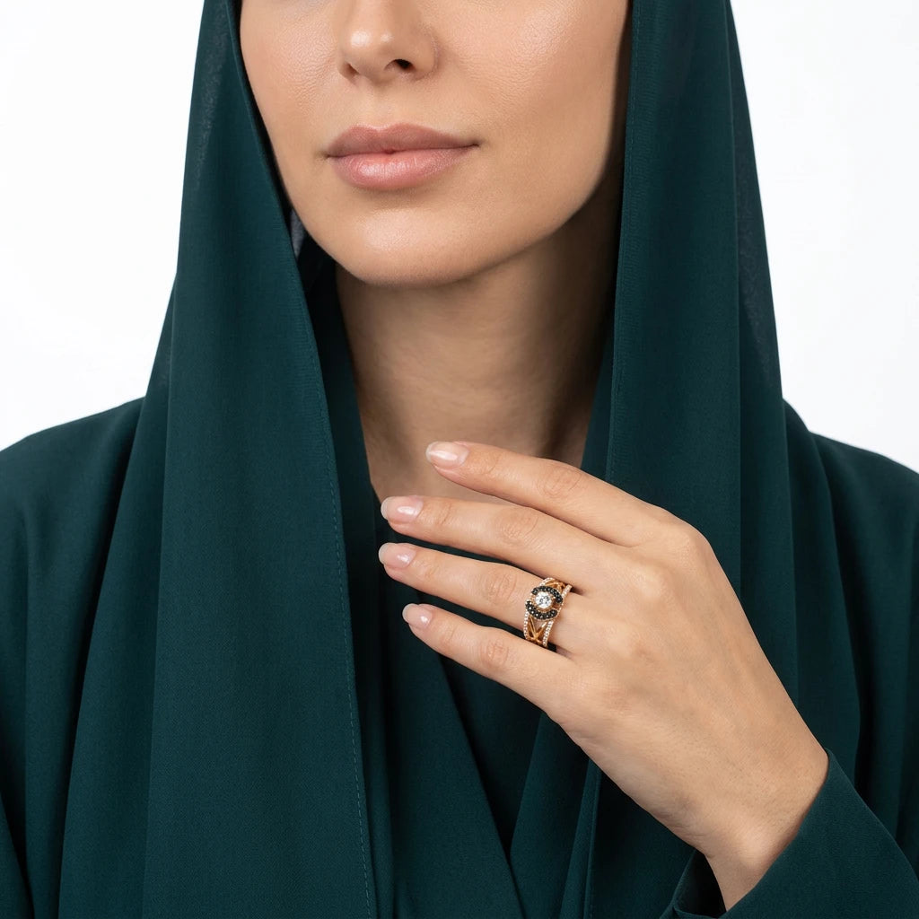 خاتم ذهب عيار 18 بتصميم مرصع بحجر داكن بيضاوي