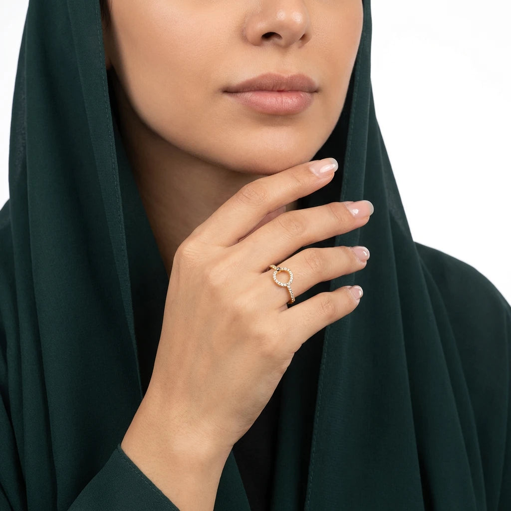 خاتم ذهب عيار 18 بفصوص انيقة على شكل دائرة