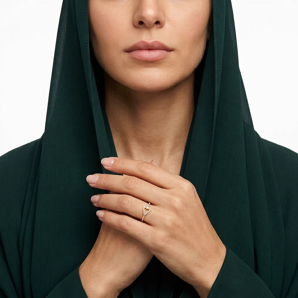 خاتم ذهب عيار 18 بمثلث مرصع
