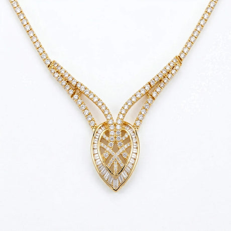 18K Gold Necklace with Pendant Design
