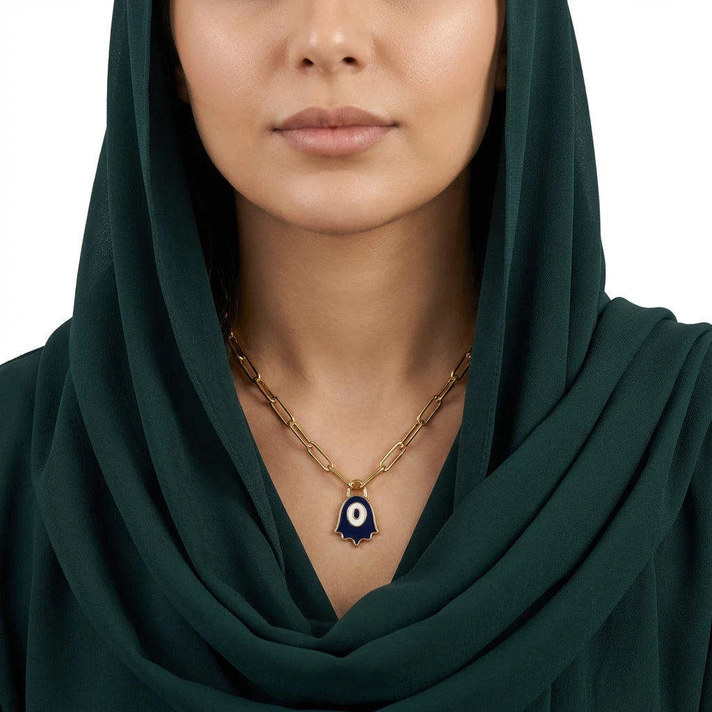 عقد ذهب عيار 18 بتعليقة زرقاء