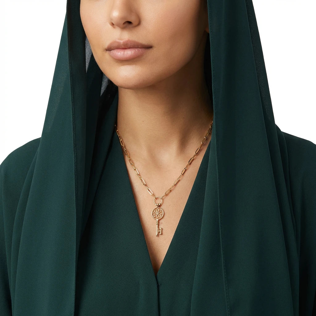 عقد سر الشباب ذهب عيار 18 بلمسة مفتاح أنيق