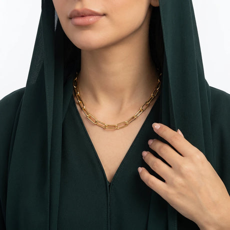 عقد ذهب عيار 18 بتصميم جنزير مستطيل أنيق