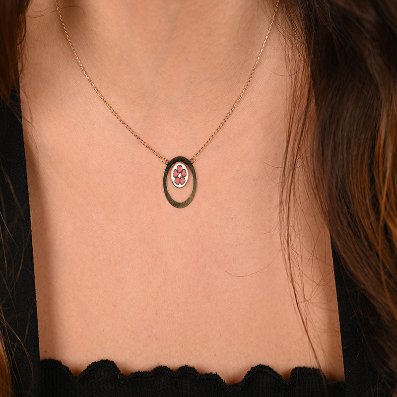 18K Gold Pendant with Oval Pendant Design