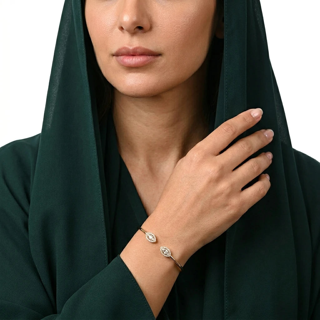 18K Gold Bracelet with Embellished Design
