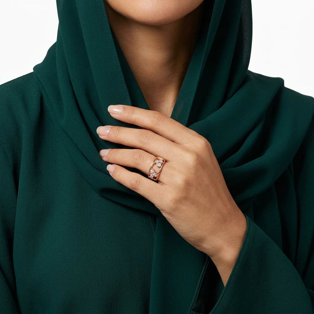 خاتم ذهب عيار 18 مفتوح بفصوص مرصعة