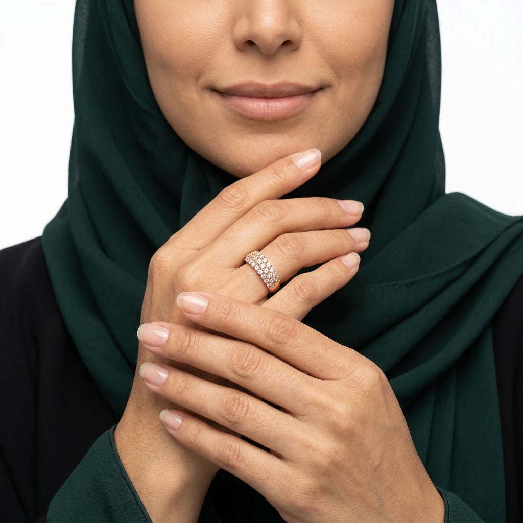دبلة ذهب عيار 18 بفصوص مرصعة ملونة