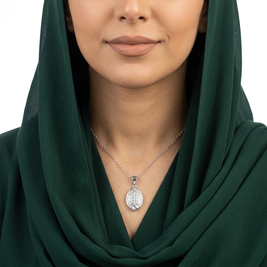 18K Gold Pendant with Oval Pendant