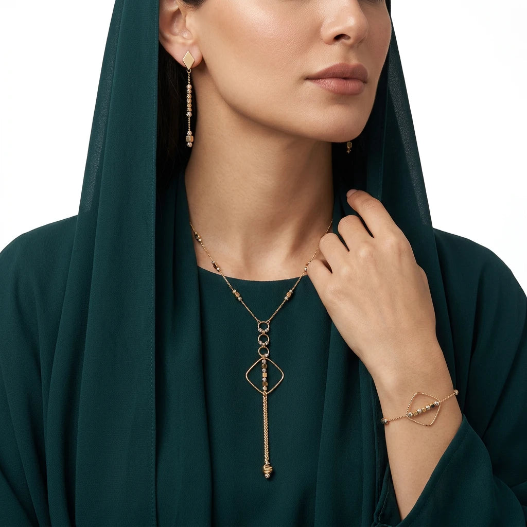 Half set of 18K gold with a flowing geometric design