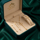 Half set of 18K gold with a flowing geometric design