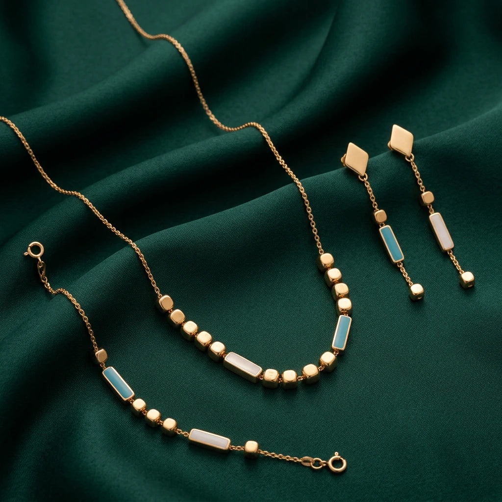 Half-set 18K gold rectangular geometric touches