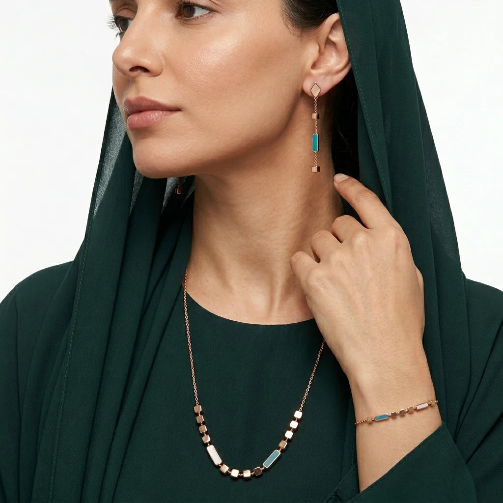 Half-set 18K gold rectangular geometric touches