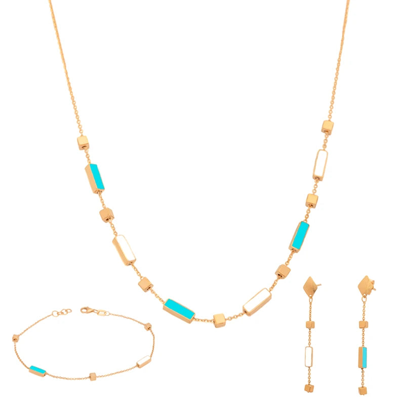18 karat gold half set. Show your charm.