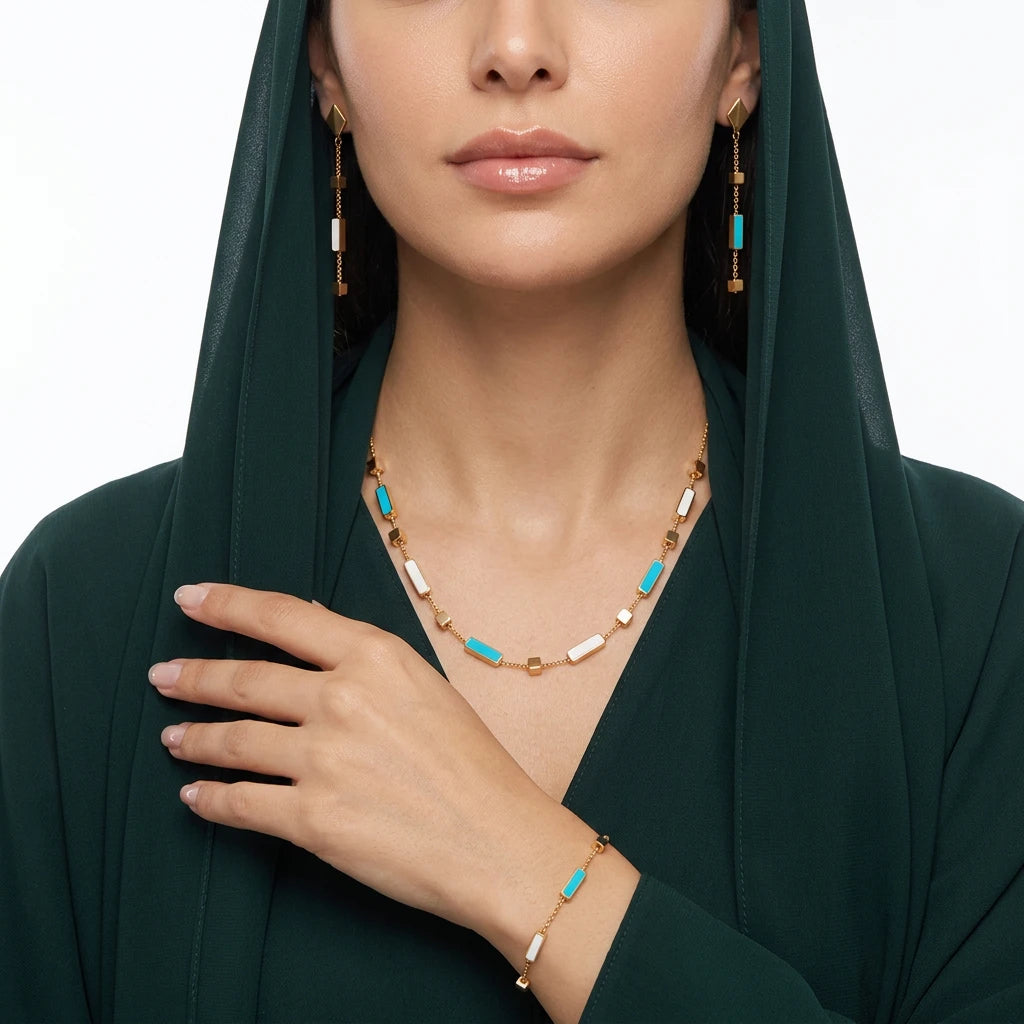 طقم نصف ذهبي عيار 18 قيراط. أظهري سحرك.