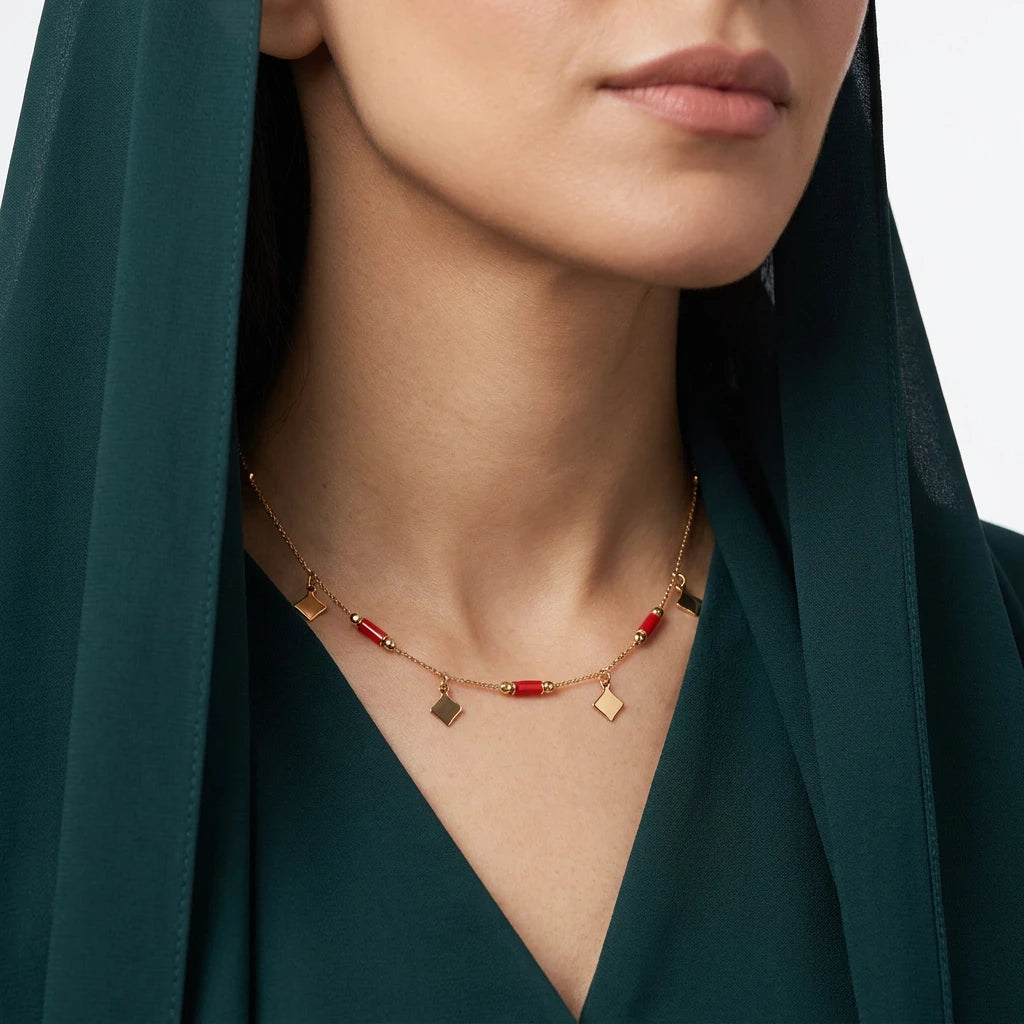 عقد ذهب عيار 18 بتصميم نجوم مشعة