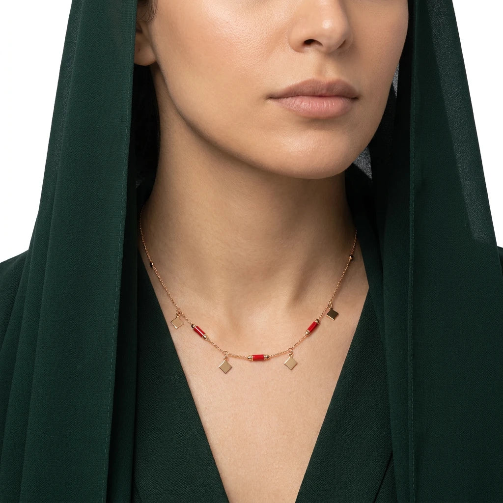 عقد ذهب عيار 18 بتصميم نجوم مشعة