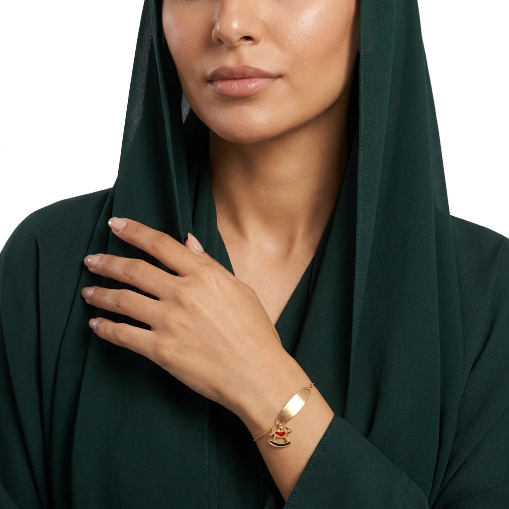 انسيال من الذهب عيار 18 مزين بتعليقة على شكل حصان