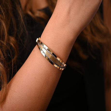 18K Gold Bracelet with Interwoven Strips