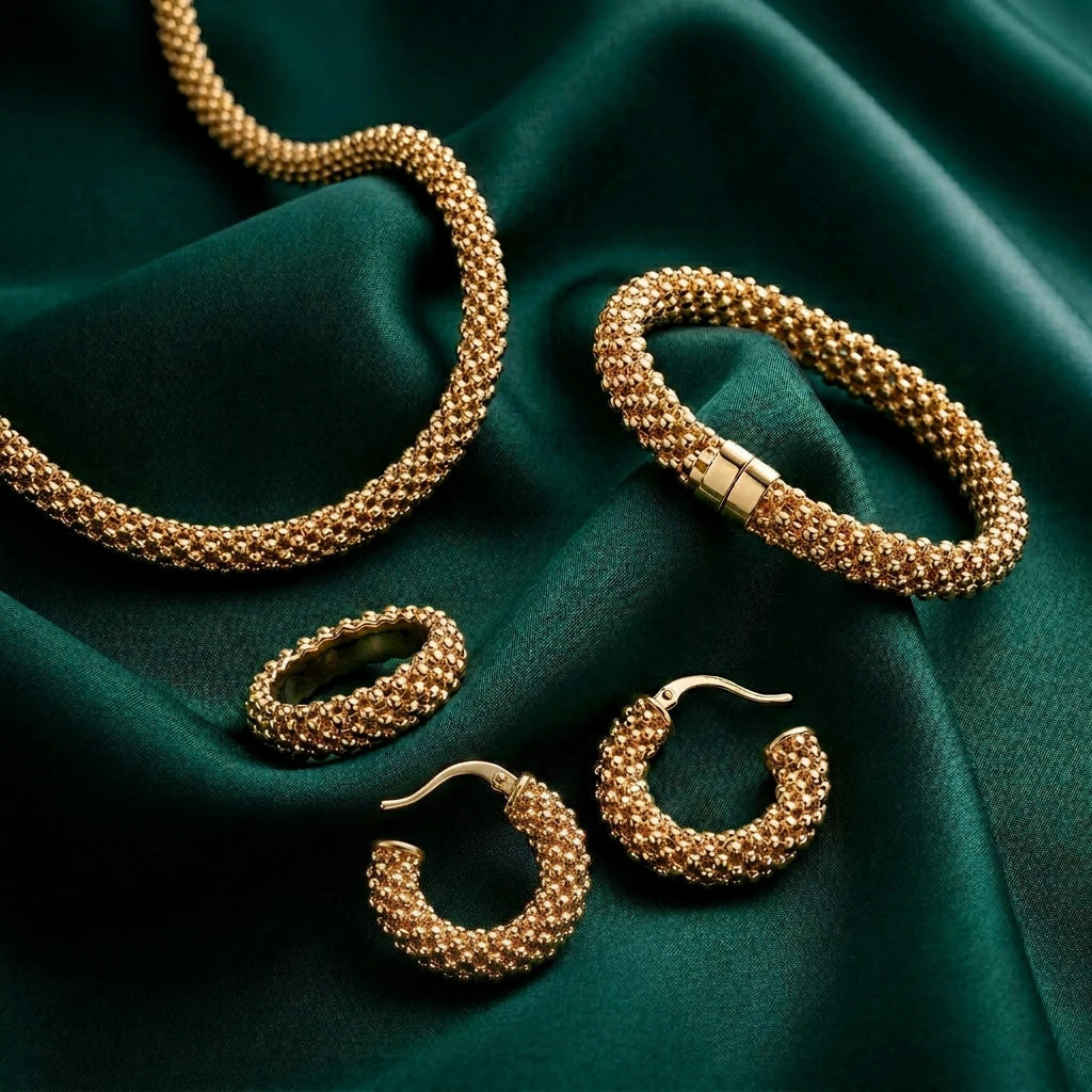 18K Gold Winter Elegance Set with Interwoven Chains