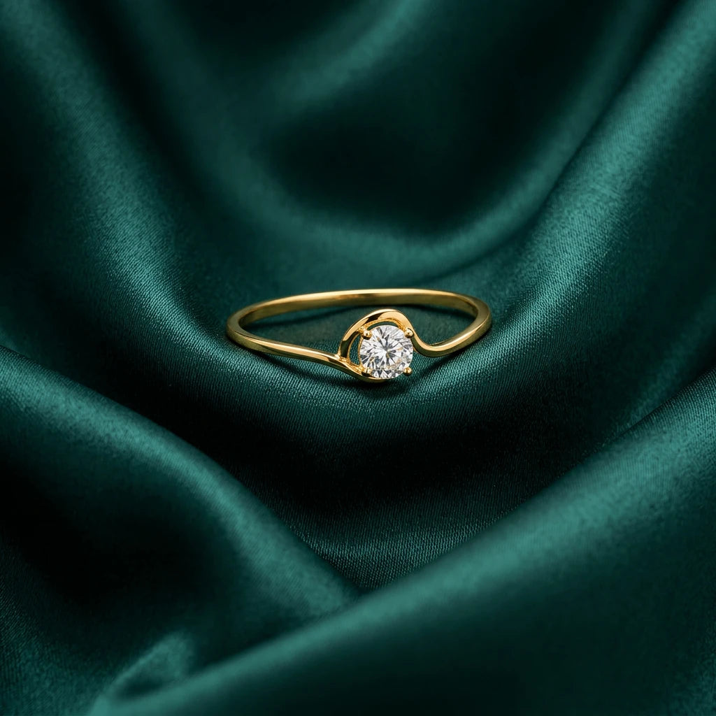 18K Gold Ring with Smooth Polished Band Design