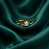 18K Gold Ring with Smooth Polished Band Design