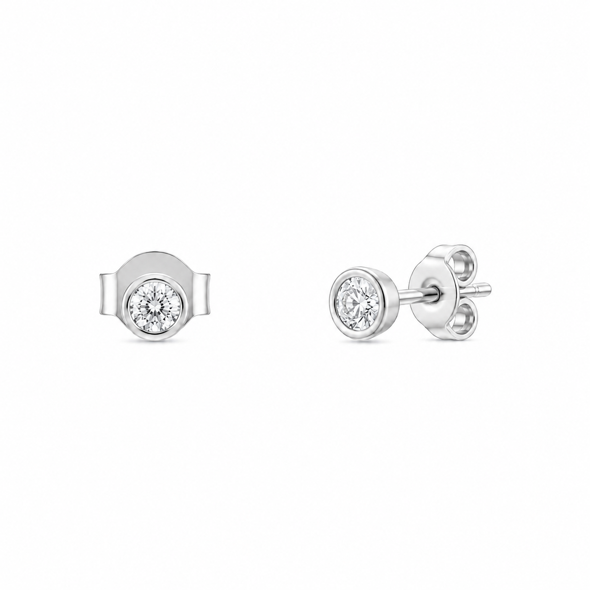 حلق ذهب عيار 18 بتصميم كلاسيكي صغير