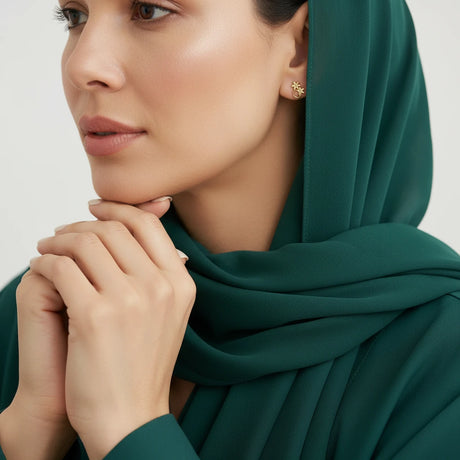 أقراط ذهب عيار 18 بتصميم زهور متشابكة