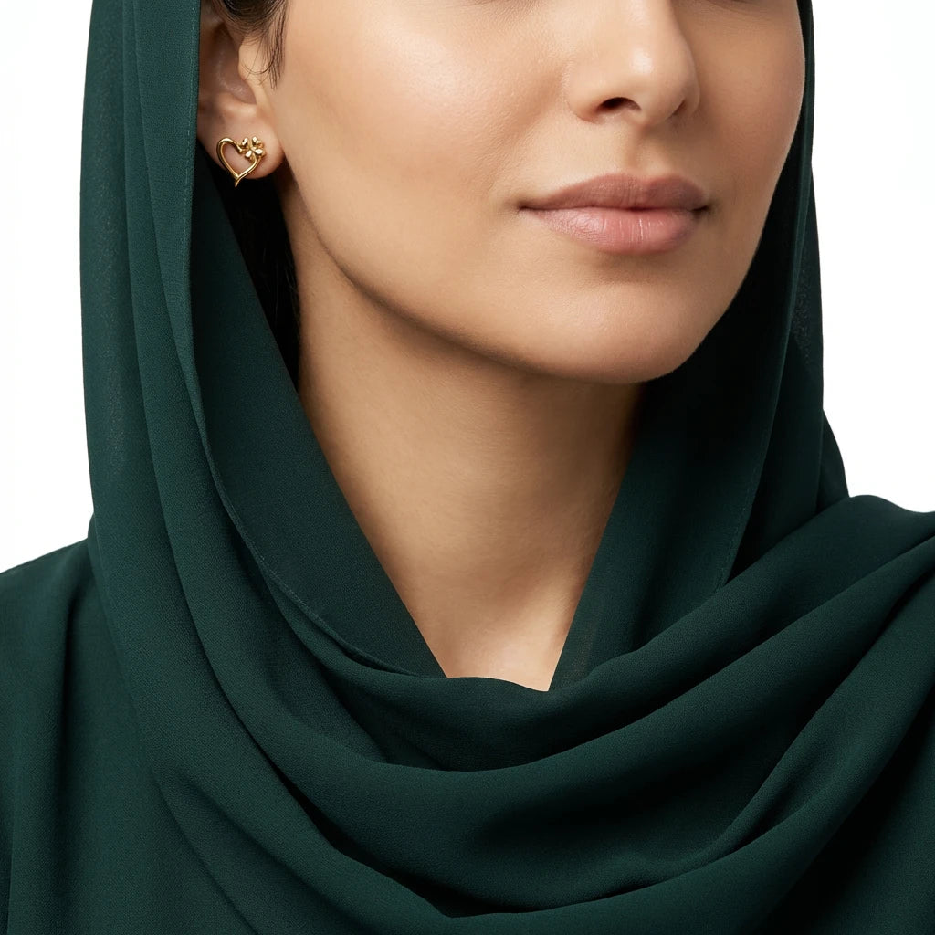 حلق ذهب عيار 18 بتصميم القلب المزدهر