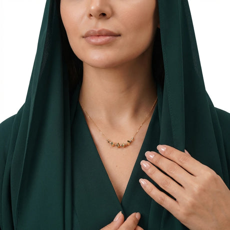عقد ذهب عيار 18 بتصميم مربعات