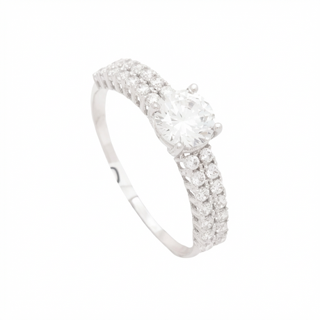 18K White Gold Ring with Shiny Center Stone Design