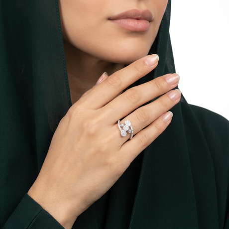 18K White Gold Ring with Shiny Sparkling Stones Design