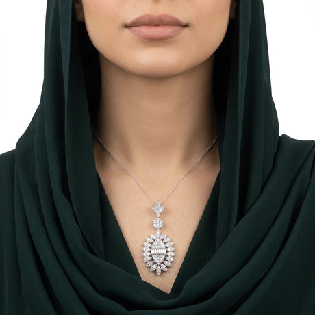 18K Gold Necklace with Ornate Circular Design