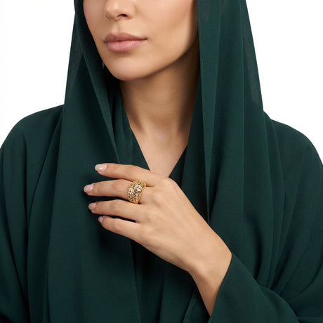 خاتم ذهب عيار 18 بتصميم مزخرف ملون