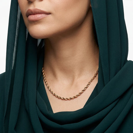 عقد ذهب عيار 18 بتصميم مجدول