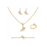 18 karat gold set with facets and geometric design