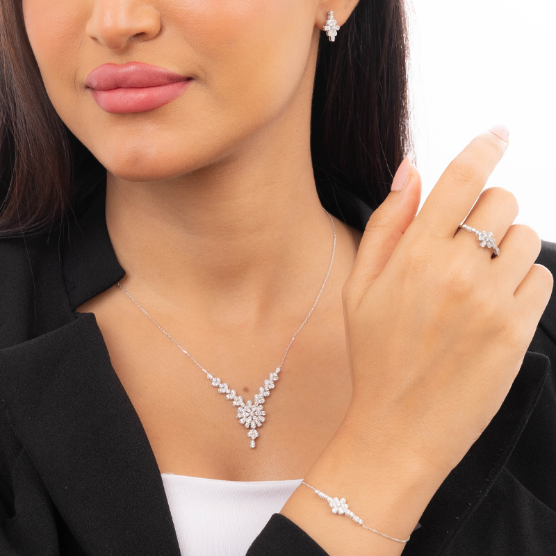18K Gold Floral Design Necklace Set