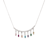 عقد بتعليقات متدلية ملونة