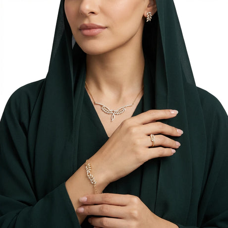 18K Gold Set with Shining Gemstones Design