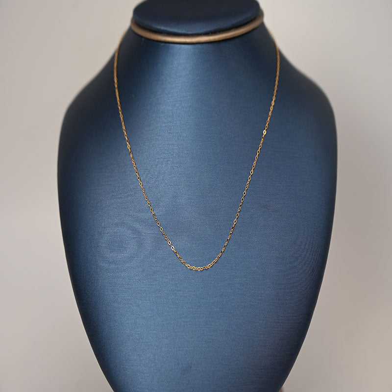 18-karat gold necklace: The epitome of simplicity