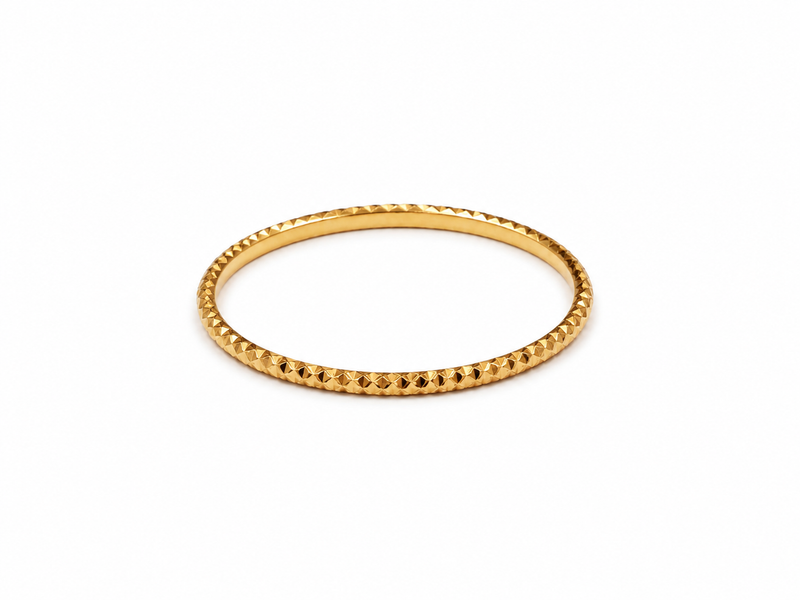 21K gold pendulum with a serrated design