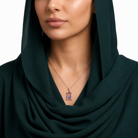 عقد من الألماس خمني عيار 18 