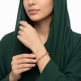 انسيال ذهب عيار 18 بتصميم سلسلة بأقراطات مستطيلة