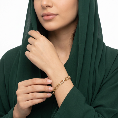 انسيال ذهب عيار 18 بتصميم سلسلة بأقراطات مستطيلة